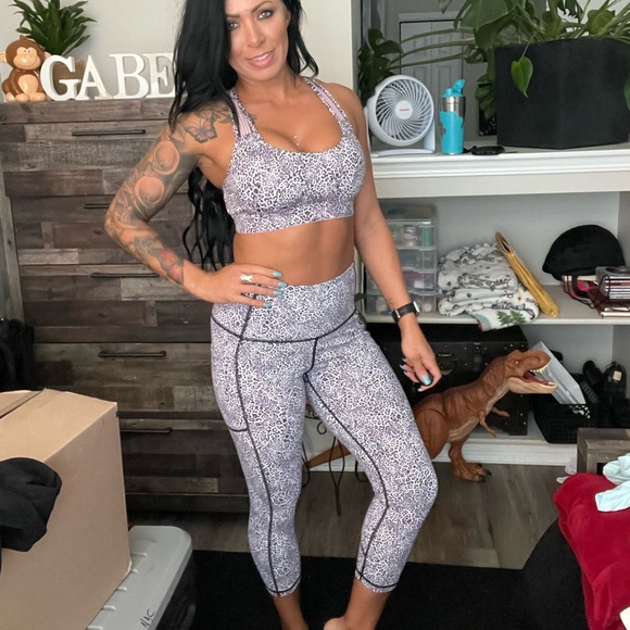 Victoria Secret workout set - Picture 1 of 6